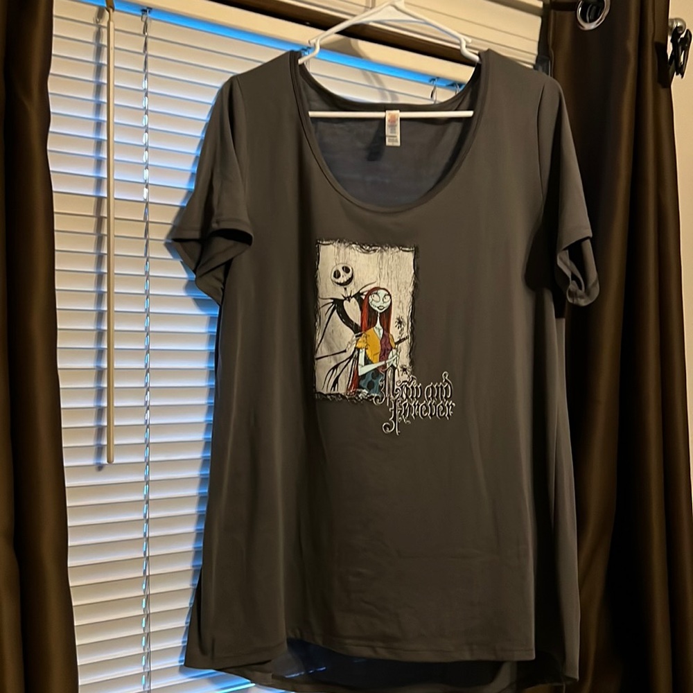 Lularoe Jack and sally tee size Large